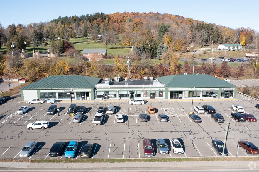 3951 Vestal Pky E, Vestal Township, NY à louer - Aérien - Image 3 de 4