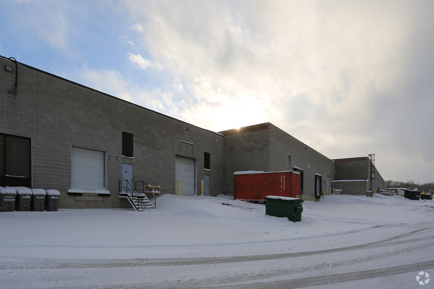 550 Trillium Dr, Kitchener, ON for lease - Building Photo - Image 3 of 4