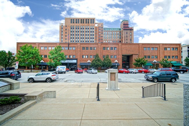 More details for 205 N Main St, Bloomington, IL - Office for Lease