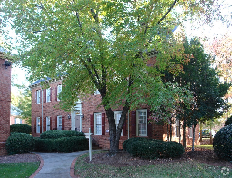 1081 Cambridge Sq, Alpharetta, GA for sale - Primary Photo - Image 1 of 8