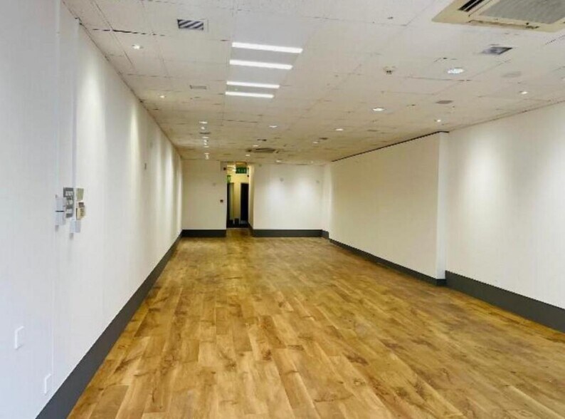 33-35 Carr St, Ipswich à louer - Photo du bâtiment - Image 3 de 4