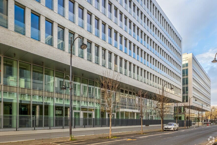 Bureau dans Rueil-Malmaison à louer - Photo du bâtiment - Image 3 de 12