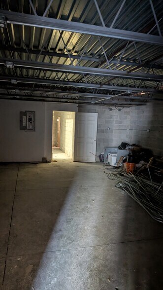 2203-2221 E McNichols Rd, Detroit, MI à louer - Photo du bâtiment - Image 3 de 6