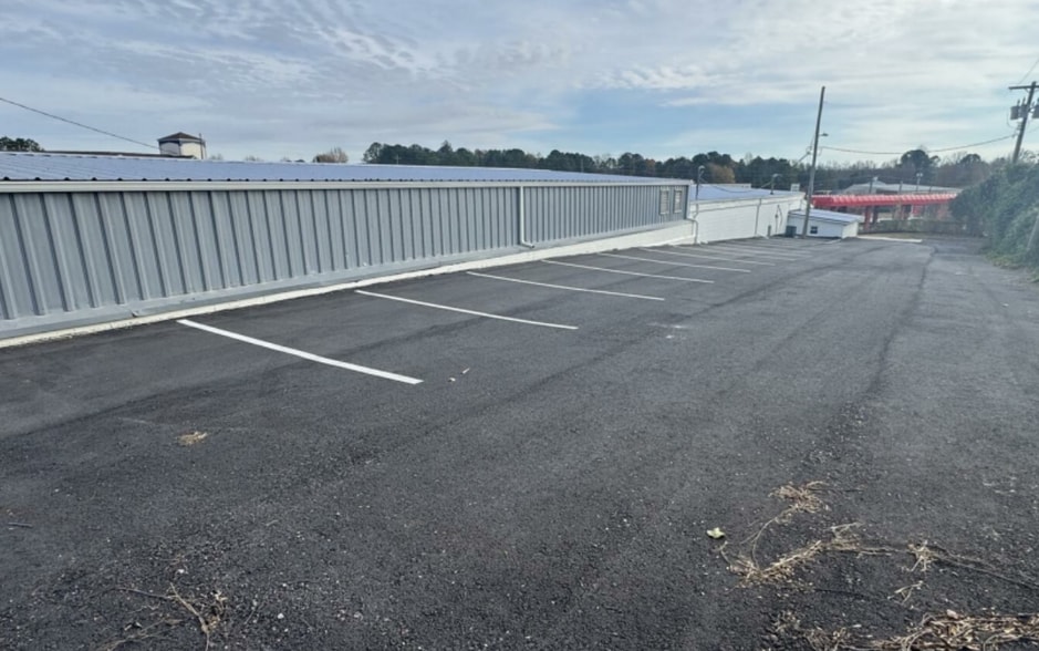 106 S Bickett Blvd, Louisburg, NC for lease - Building Photo - Image 2 of 7