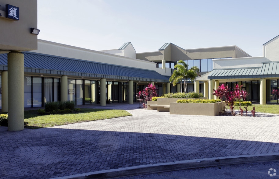 70 S Congress Ave, Delray Beach, FL à louer - Photo du bâtiment - Image 2 de 9