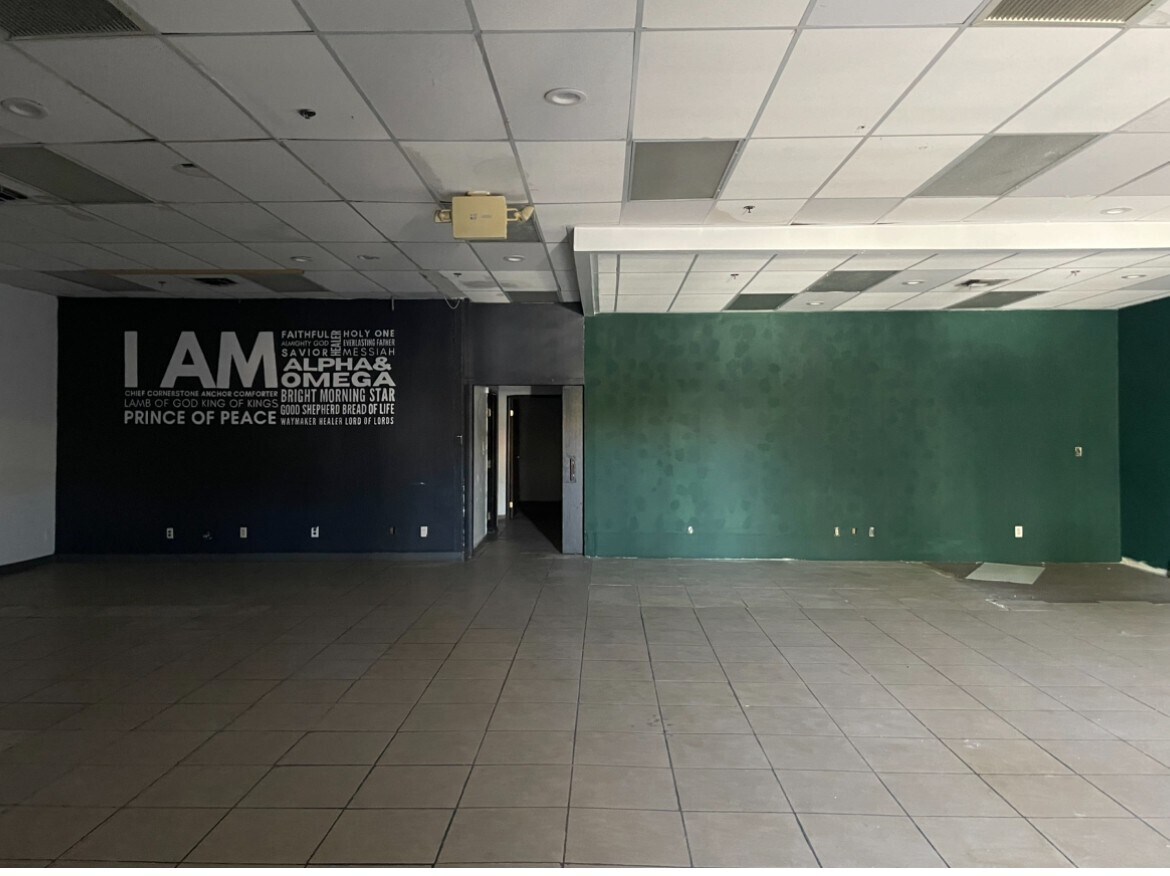 1305 Vegas Valley Dr, Las Vegas, NV for lease Building Photo- Image 1 of 4