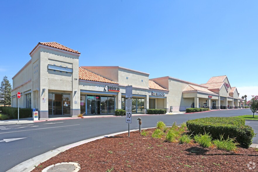 2001-2295 W Cleveland Ave, Madera, CA à louer - Photo du bâtiment - Image 3 de 9