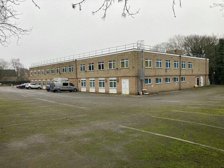 Robins Wood Rd, Nottingham à louer - Photo du bâtiment - Image 3 de 9