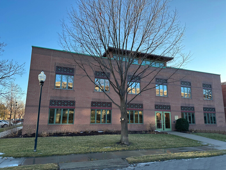 1045 Lincoln Mall, Lincoln, NE à louer - Photo du bâtiment - Image 1 de 1