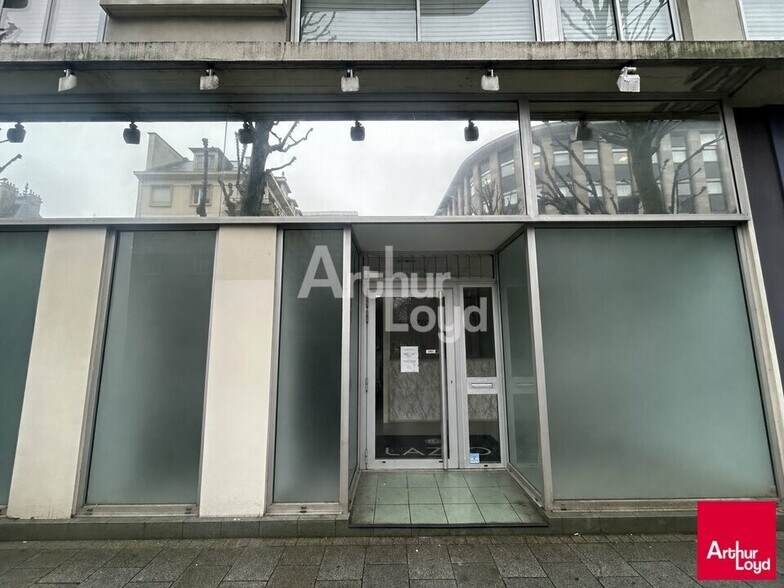 Commerce de détail dans Rennes à louer - Photo du bâtiment - Image 1 de 4