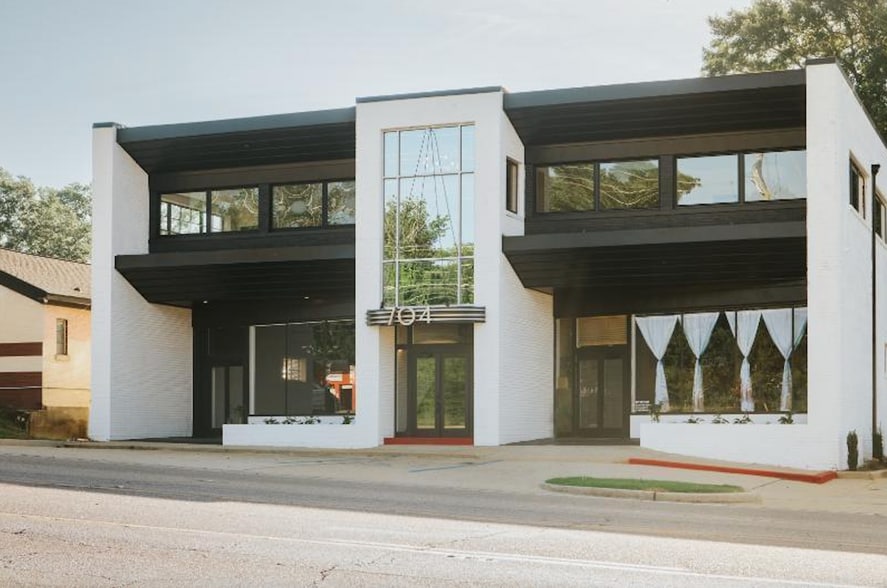 704 N Gloster St, Tupelo, MS for sale - Building Photo - Image 2 of 21