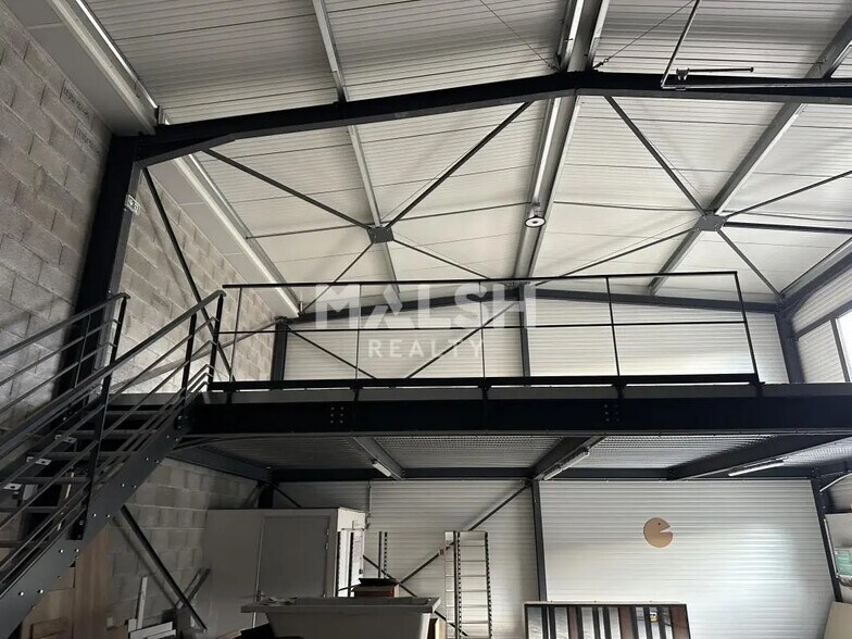 Flex in Saint-Jean-de-Bournay for lease - Interior Photo - Image 2 of 8