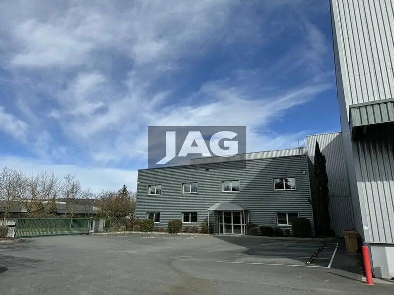 Industrial in Lozanne for lease - Building Photo - Image 3 of 15