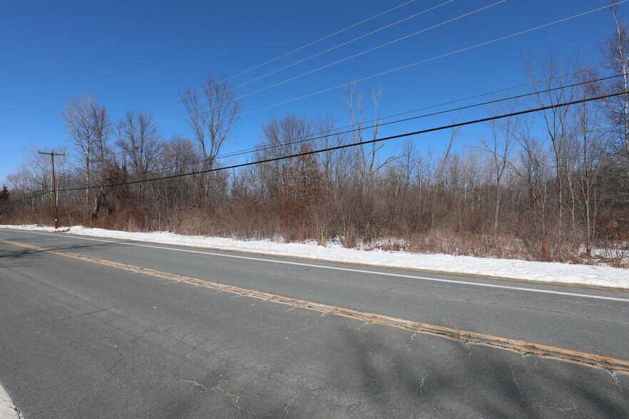 2410 NY-300, Wallkill, NY à vendre - Photo du bâtiment - Image 3 de 6