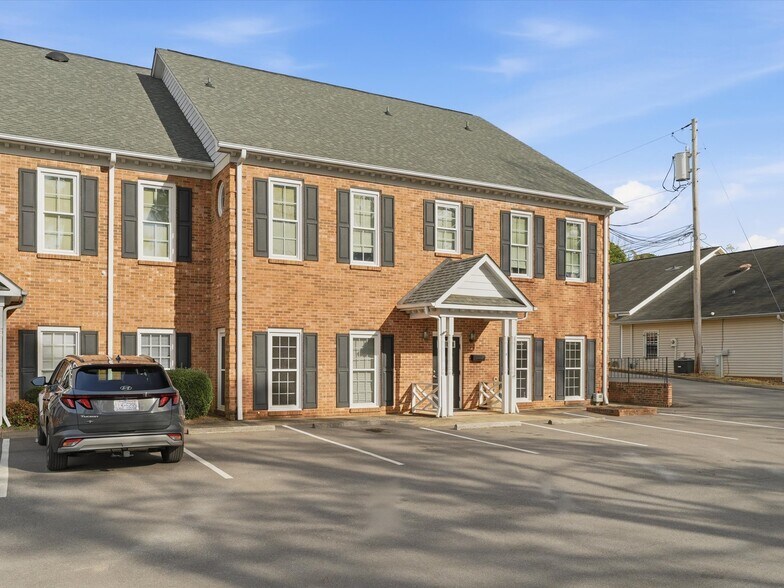 825 Majestic Ct, Gastonia, NC à louer - Photo du bâtiment - Image 3 de 29
