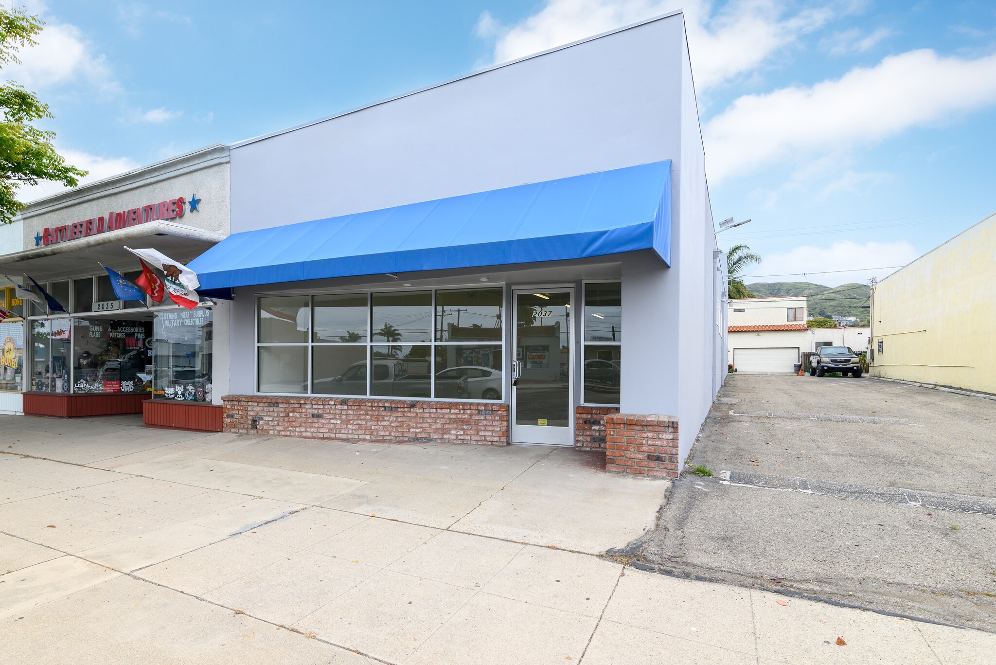 2037 E Thompson Blvd, Ventura, CA for lease Primary Photo- Image 1 of 17