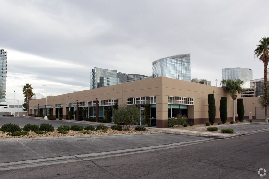 3055-3091 W Tompkins Ave, Las Vegas, NV à louer - Photo du bâtiment - Image 3 de 8