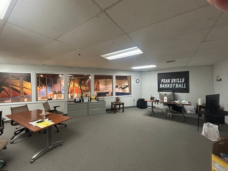 1039 Industrial Dr, West Berlin, NJ for sale - Interior Photo - Image 3 of 10