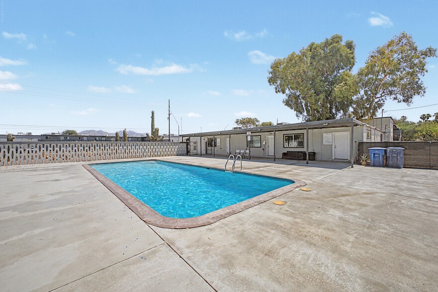 Ocotillo Apts North & South on 29th portfolio of 2 properties for sale on LoopNet.ca - Building Photo - Image 3 of 27
