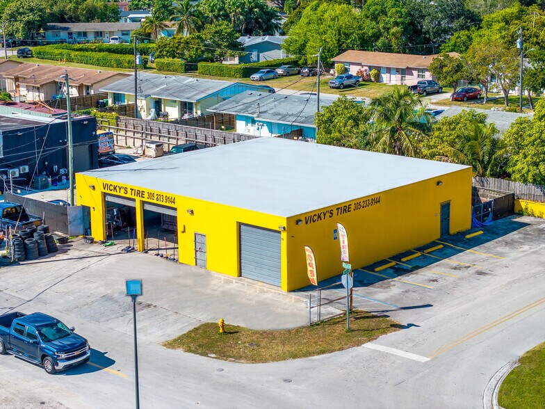 11300 SW 208th Dr, Miami, FL à vendre - Photo du bâtiment - Image 2 de 47