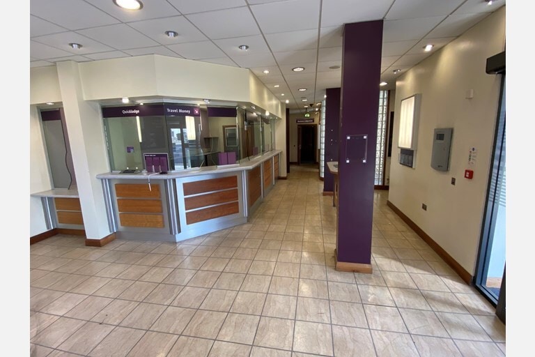 1 Bridge St, Banbridge for lease - Building Photo - Image 2 of 8