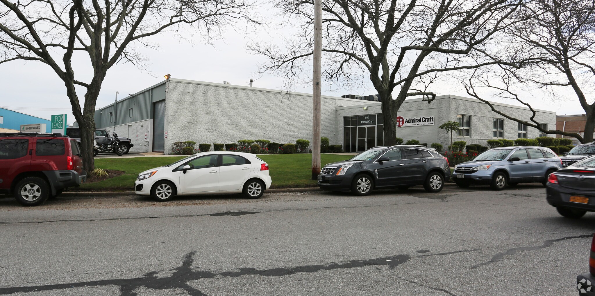 800-820 Shames Dr, Westbury, NY à louer Photo du bâtiment- Image 1 de 15
