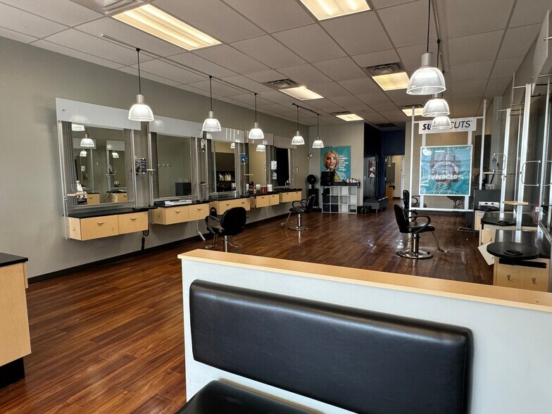 720 15th St E, Tuscaloosa, AL for lease - Interior Photo - Image 3 of 20