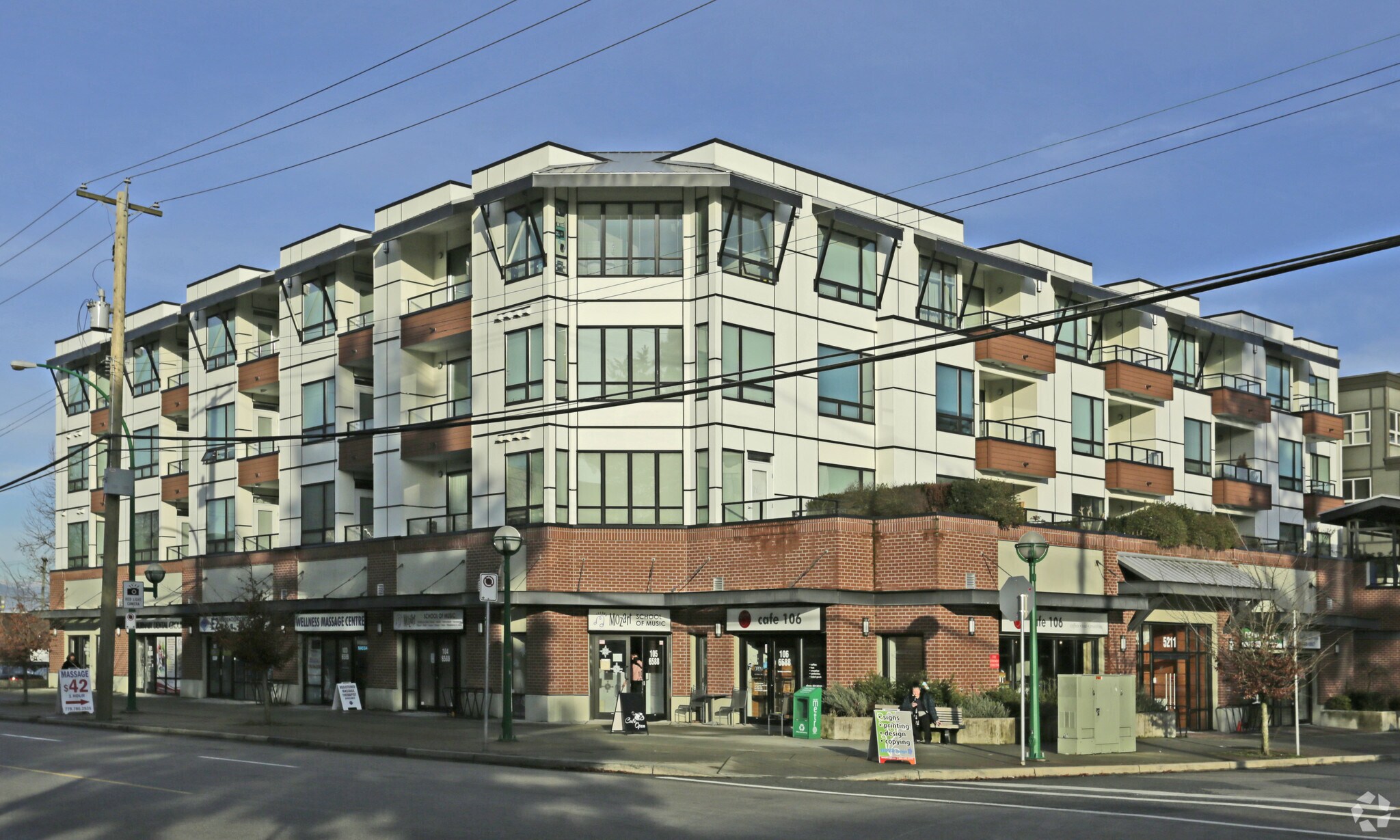 6588 Royal Oak Av, Burnaby, BC à louer Photo principale- Image 1 de 4