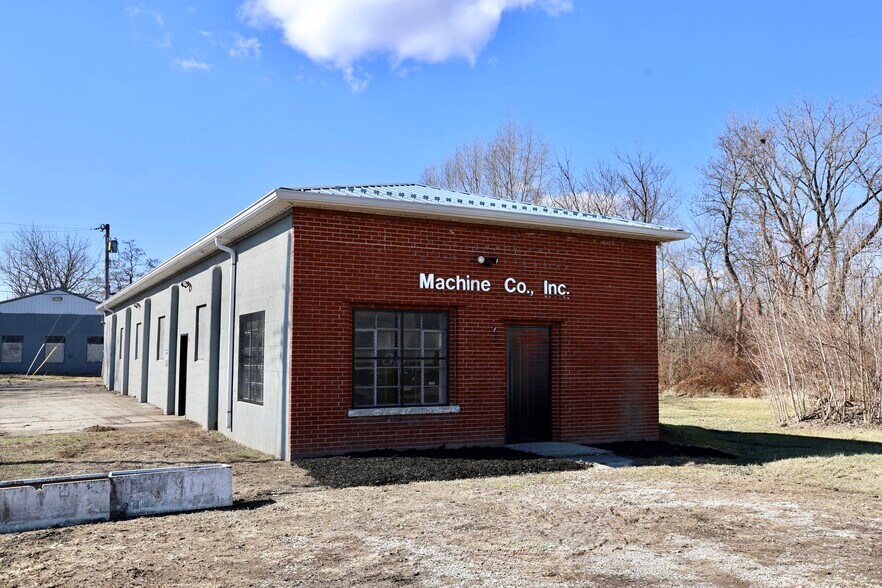 1058 S Ewing St, Indianapolis, IN à vendre - Photo du bâtiment - Image 2 de 7