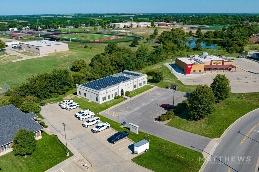 3010 W 18th Ave, Emporia, KS à vendre - Photo du bâtiment - Image 2 de 3