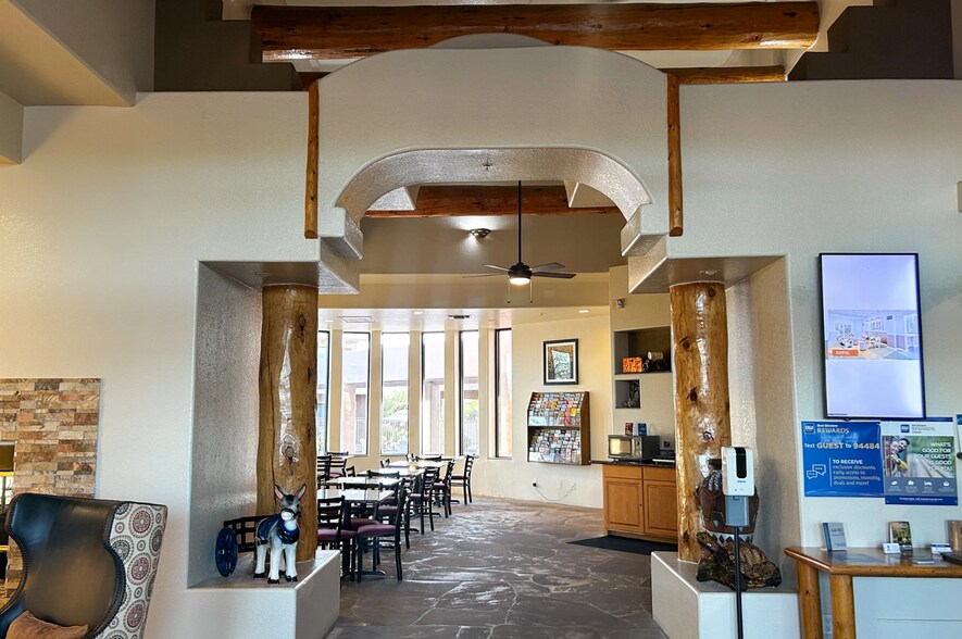 1101 W Apache Trl, Apache Junction, AZ à vendre - Photo du bâtiment - Image 3 de 20