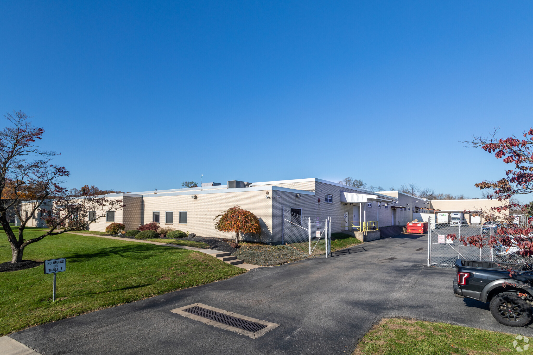 10940 Dutton Rd, Philadelphia, PA for lease Primary Photo- Image 1 of 7