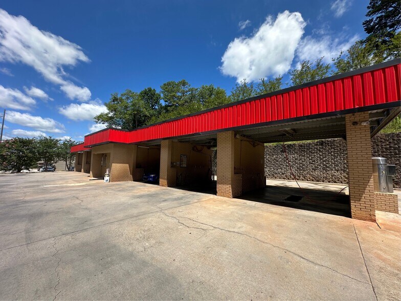 690 W Spring St, Monroe, GA à vendre - Photo du bâtiment - Image 2 de 23
