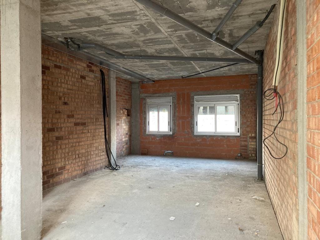 Manresa, BAR 08242 - Unit Pt01 - - Interior Photo - Image 2 of 3