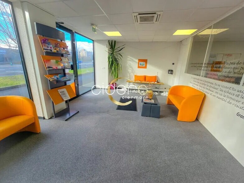 Office in Clermont-Ferrand for lease - Lobby - Image 2 of 10