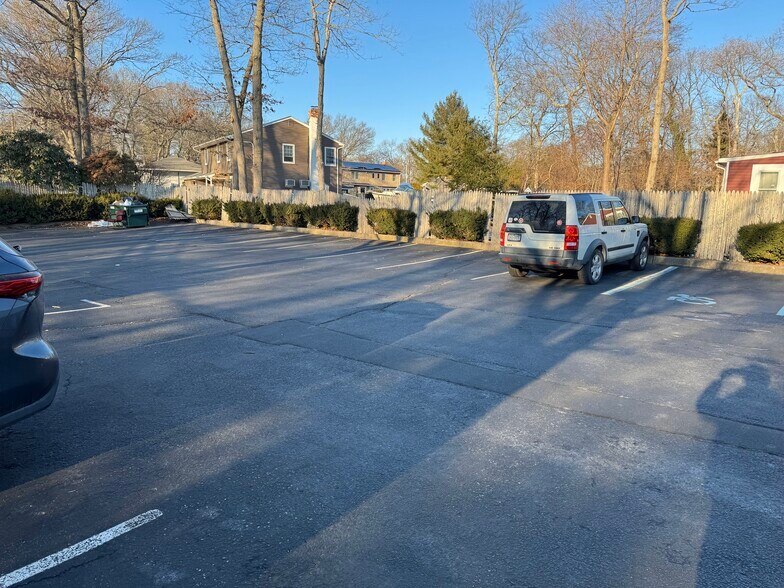 85 Echo Ave, Miller Place, NY à louer - Photo du bâtiment - Image 2 de 38