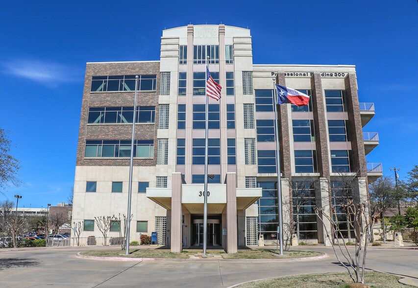 300 N Highland Ave, Sherman, TX à louer - Photo du bâtiment - Image 2 de 4
