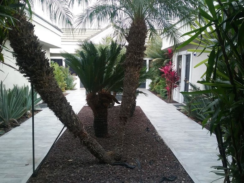 16131 Whittier Blvd, Whittier, CA for lease - Building Photo - Image 1 of 7