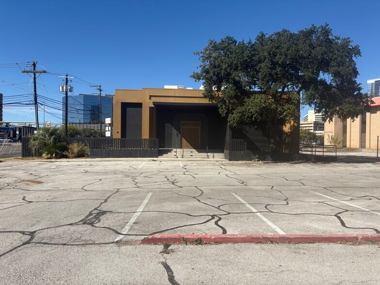 110 E Riverside Dr, Austin, TX à louer - Photo du bâtiment - Image 2 de 10