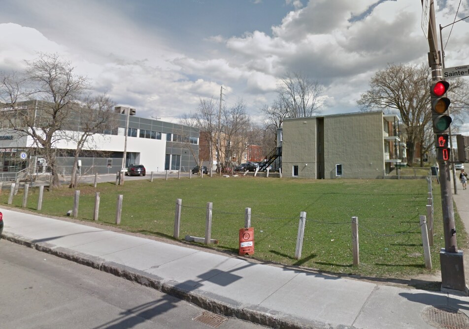 1395 Ch Sainte-Foy, Québec, QC for sale Primary Photo- Image 1 of 1