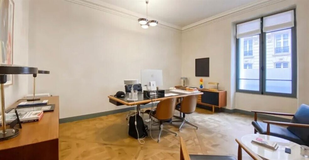 Retail in Paris for lease - Interior Photo - Image 3 of 6