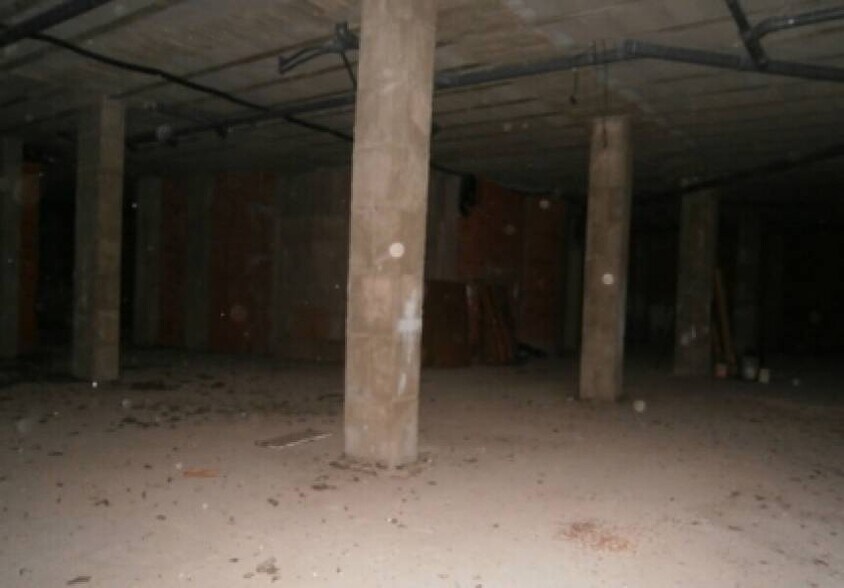 Commerce de détail dans León à vendre - Photo du bâtiment - Image 2 de 2