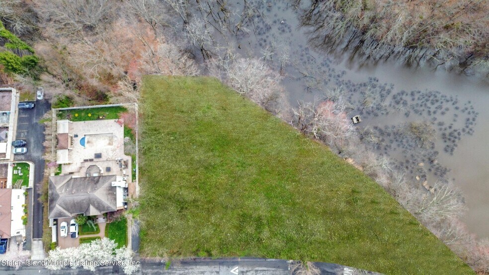 381 ARBUTUS AVE Arbutus Ave, Staten Island, NY à vendre - Photo du bâtiment - Image 2 de 9