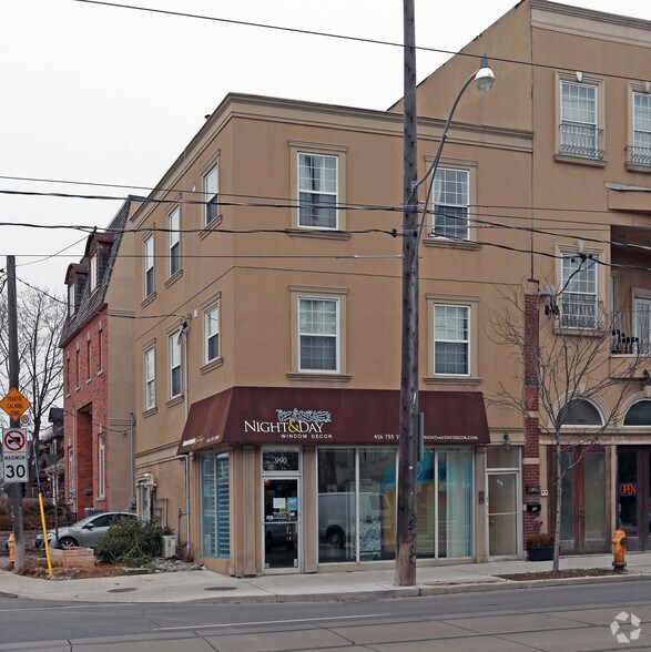 990 Kingston Rd, Toronto, ON à vendre - Photo du bâtiment - Image 2 de 3