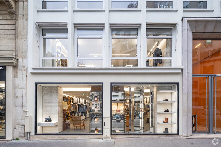 28 Rue Bayard, Paris à vendre - Photo du bâtiment - Image 2 de 3