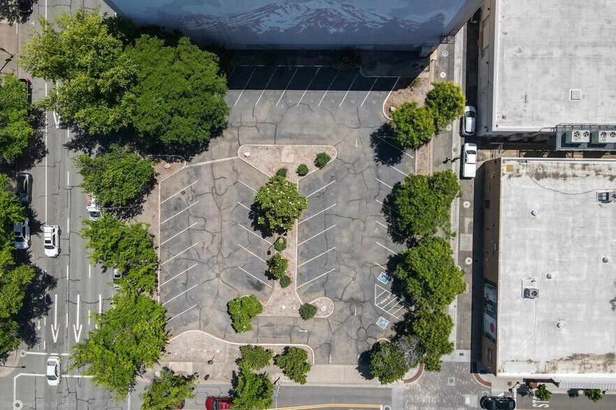 1335 Yuba St, Redding, CA à vendre - Aérien - Image 2 de 7