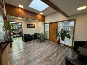 320 E Carl Albert Pky, Mcalester, OK for lease Interior Photo- Image 2 of 9