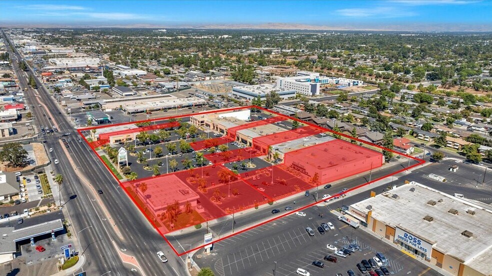 3730-3780 N Blackstone Ave, Fresno, CA à louer - Photo du bâtiment - Image 2 de 9