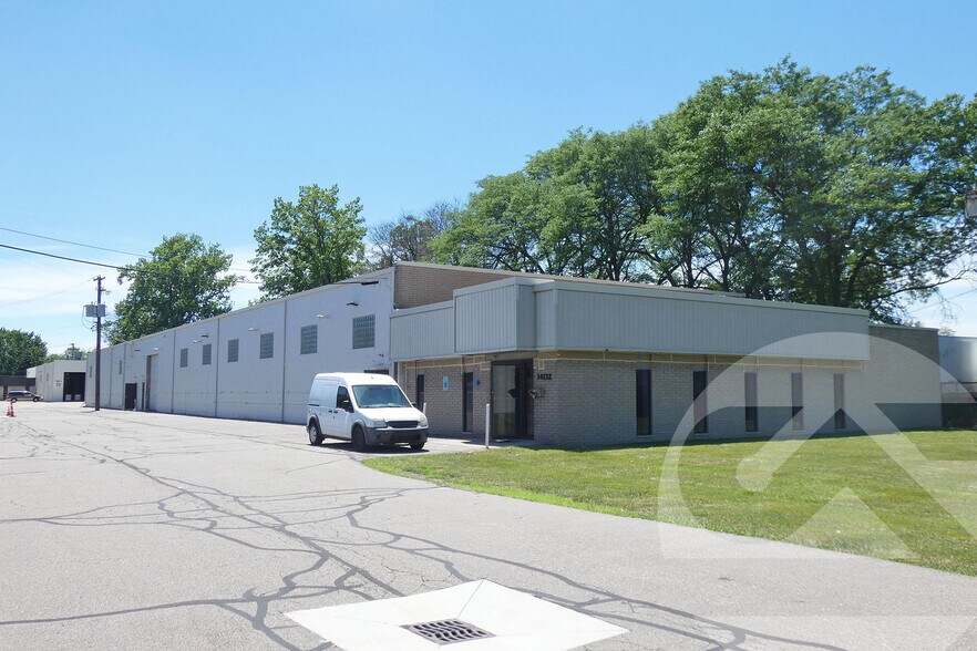 14140 E 10 Mile Rd, Warren, MI à louer - Photo du bâtiment - Image 2 de 2