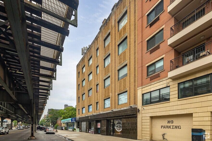 31-21 31st St, Long Island City, NY à louer - Photo du bâtiment - Image 3 de 36